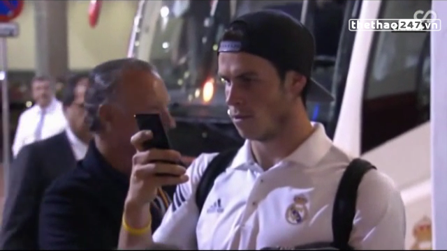 VIDEO: Gareth Bale 'bẽ mặt' vì hành động vô tư của fan nhí Real
