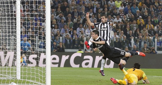 Pha bỏ lỡ khó tin của Rodriguez ở trận Real thua Juventus