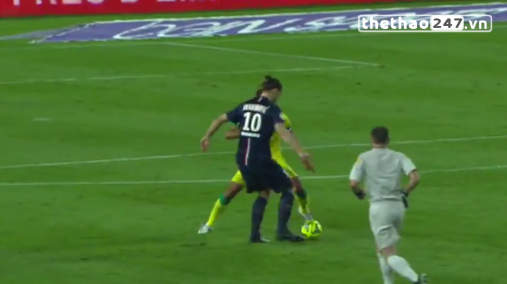 VIDEO: Ibrahimovic chuyền bóng xâu kim để đồng đội ghi bàn