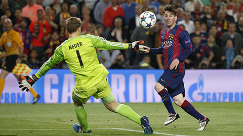 Messi lần đầu chọc thủng lưới Neuer