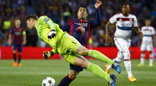 VIDEO: 3 pha cản phá xuất sắc của Manuel Neuer trước Barcelona