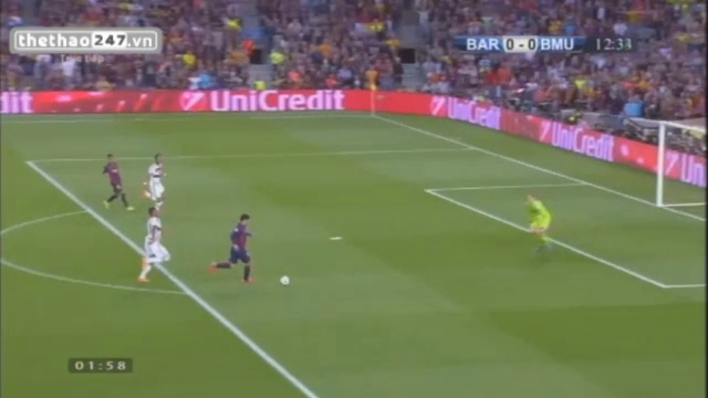 VIDEO: Pha bỏ lỡ đáng tiếc của Luis Suarez khi đối mặt Neuer