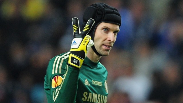 Petr Cech mở toang cánh cửa rời Chelsea