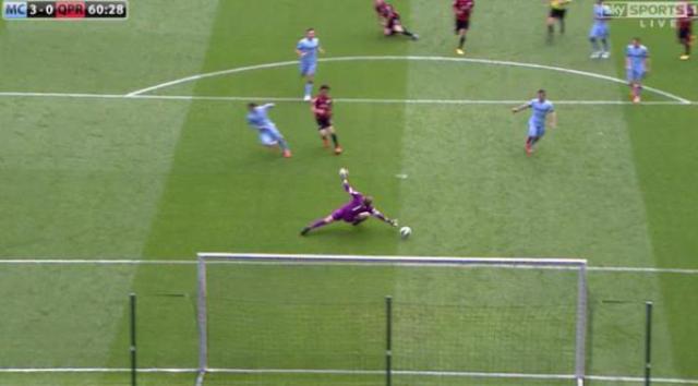 VIDEO:David Silva bỏ lỡ đáng tiếc khi đối mặt thủ môn QPR