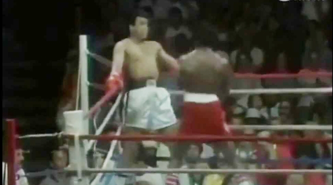 Video võ thuật: Tốc độ né đòn thần sầu của huyền thoại Muhammad Ali