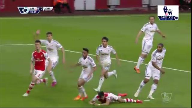 VIDEO: Tình huống ăn vạ kiếm pen của Sanchez ở trận gặp Swansea