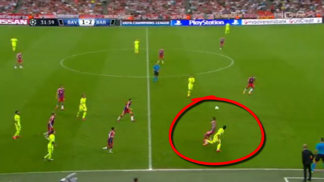 VIDEO: Pha bóng Luis Suarez biến Benatia thành gã khờ