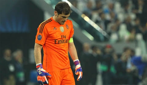 Iker cán mốc kỉ lục trong ngày buồn của Real