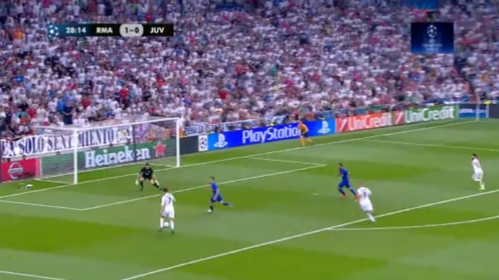 VIDEO: Tình huống bỏ lỡ 3 đánh 2 vô cùng đáng tiếc của Ronaldo