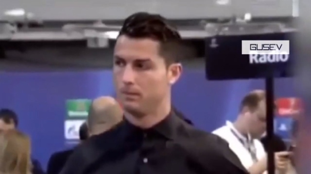 VIDEO: Ronaldo buồn bã nén cảm xúc sau khi Real bị loại khỏi Cup C1
