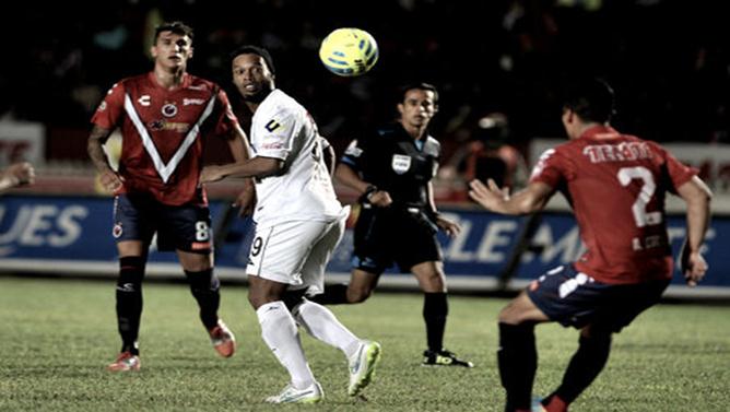 VIDEO: Skill chuyền bóng có một không hai của Ronaldinho