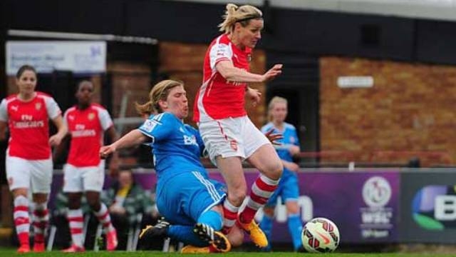 VIDEO: Pha xoạc bóng nguy hiểm của nữ cầu thủ Anh