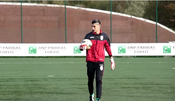 VIDEO: Xem giò Ilias Moutha-Sebtaoui - Tân thủ môn 16 tuổi của Man Utd