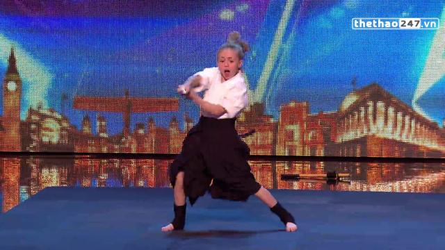 VIDEO: Cô bé Samurai 9 tuổi và màn múa kiếm gây sốt toàn nước Anh