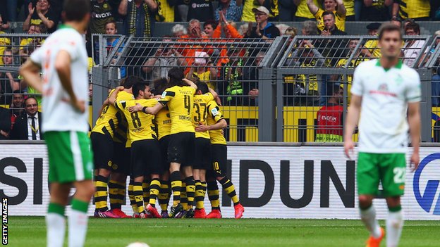 Video bàn thắng: Dortmund 3-2 Bremen (V34 Bundesliga)