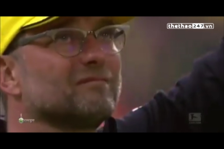 VIDEO: Jurgen Klopp rơi nước mắt trước tình cảm của CĐV Dortmund