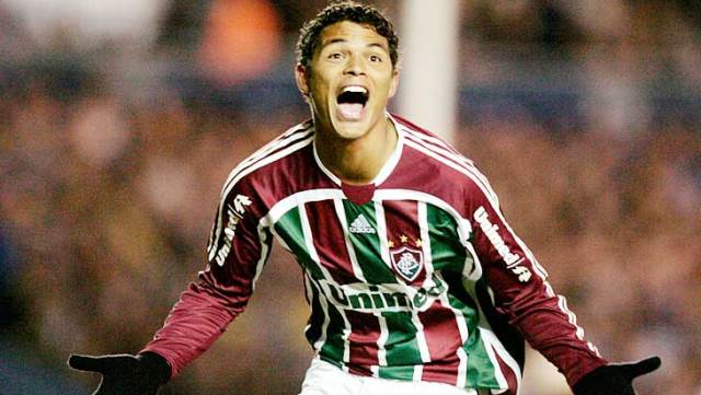 VIDEO: Tuyệt phẩm sút phạt của Thiago Silva ở khoảng cách hơn 30m