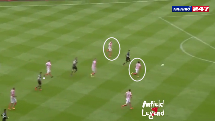 VIDEO: Hậu vệ Stoke City cố tình 'thả' cho Gerrard ghi bàn bàn thắng danh dự