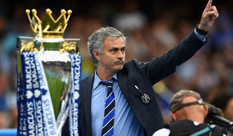 HLV Mourinho nhận cú đúp danh hiệu cùng Chelsea
