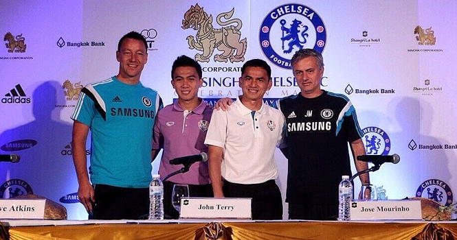 HLV Mourinho và Chelsea đã có mặt ở Thái Lan