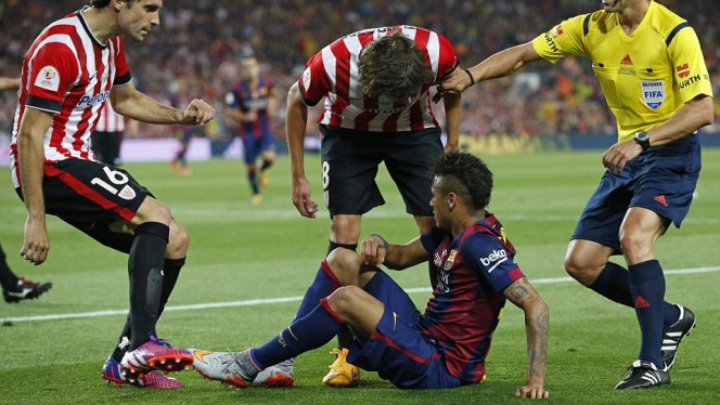 VIDEO: Cầu thủ Bilbao 'phát điên' vì pha bóng kỹ thuật của Neymar