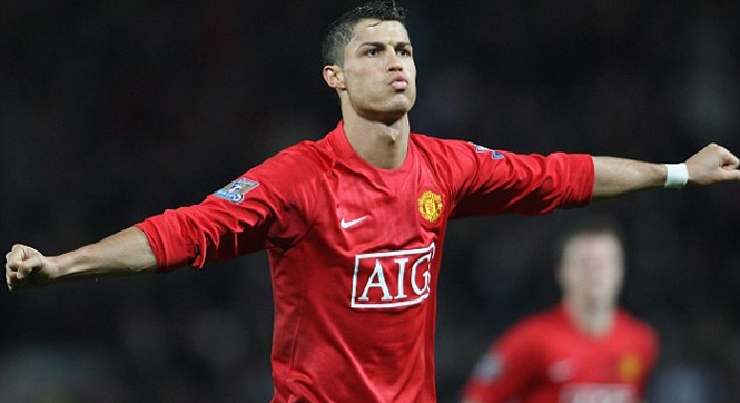 Man Utd tái khởi động thương vụ mua lại Ronaldo