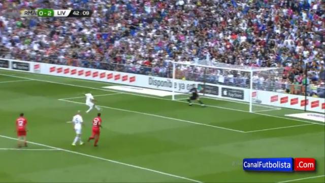 VIDEO: Sự đáng sợ của Roberto Carlos trên chấm penalty