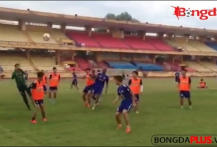 VIDEO: Xuân Trường, Tuấn Anh luyện tập cùng HAGL trước trận tứ kết Cúp Quốc gia