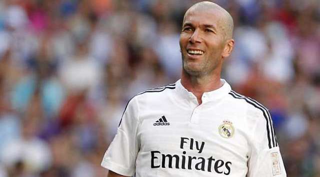 VIDEO: Pha bóng Zidane biến thủ môn thành gã hề