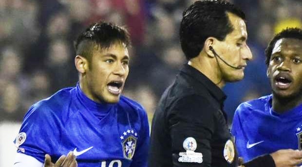 Neymar lên tiếng về cáo buộc lăng mạ trọng tài