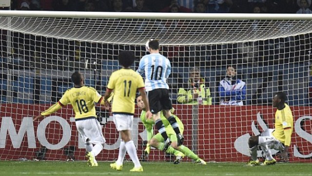 VIDEO: 2 pha cứu thua liên tiếp của thủ môn Colombia