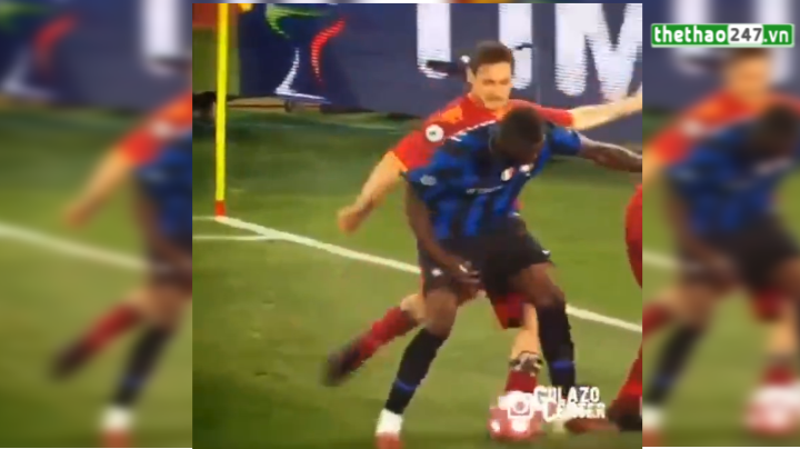 VIDEO: Tình huống chơi thô bạo hiếm thấy của Totti