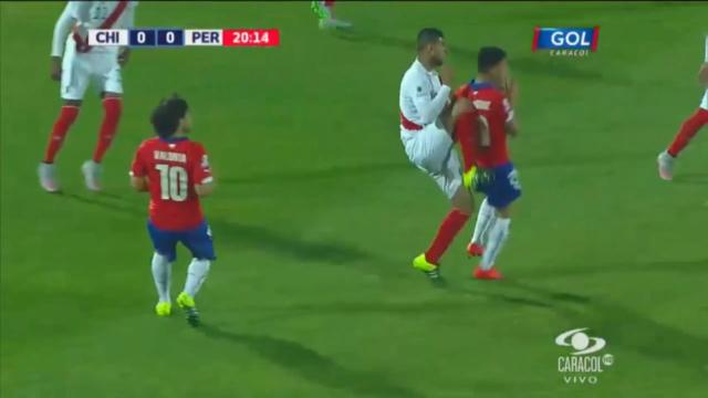 VIDEO: Chiếc thẻ đỏ đầy tranh cãi của đội khách Peru