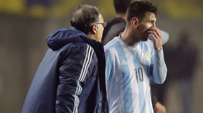 VIDEO: Tình huống xử lý rất 'tỉnh' của Messi ở bán kết Copa America 2015