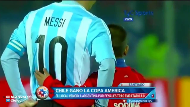 VIDEO: Messi buồn rượi khi chụp hình selfie cùng fan nhí Chile