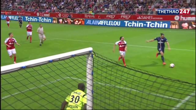 VIDEO: Pha lốp bóng thành bàn từ góc siêu hẹp của Ibrahimovic