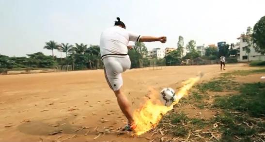 VIDEO: Cầu thủ đội bóng Thiếu Lâm phiên bản Việt Nam