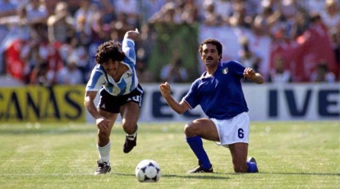 VIDEO: Màn đối đầu của Maradona và đối thủ khó chịu nhất trong sự nghiệp