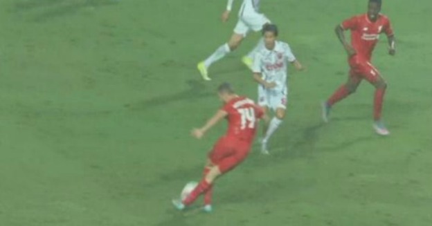 VIDEO: Henderson kiến tạo cực đỉnh theo phong cách Rabona (Liverpool vs Thai All Stars)