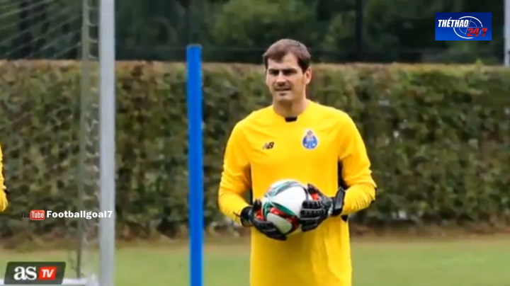 VIDEO: Những hình ảnh của Casillas trong buổi tập đầu tiên ở Porto