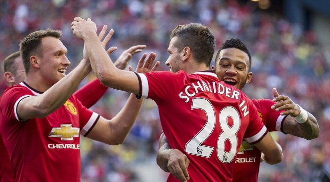 VIDEO: Màn ra mắt ấn tượng của Schneiderlin trong màu áo Man Utd