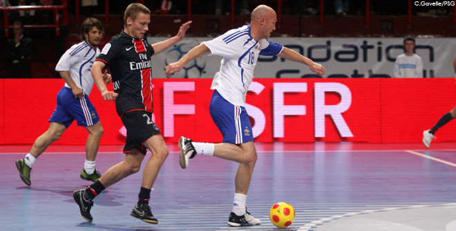 VIDEO: Zidane tái hiện những kỹ năng thượng thừa trên sân futsal