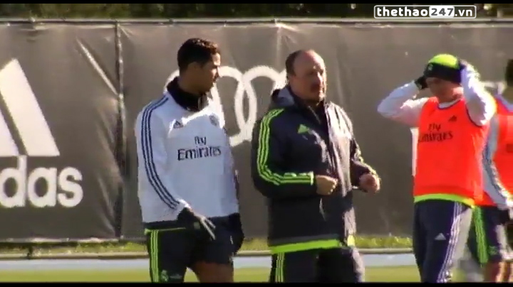 VIDEO: Ronaldo tỏ thái độ với những bài tập của HLV Benitez