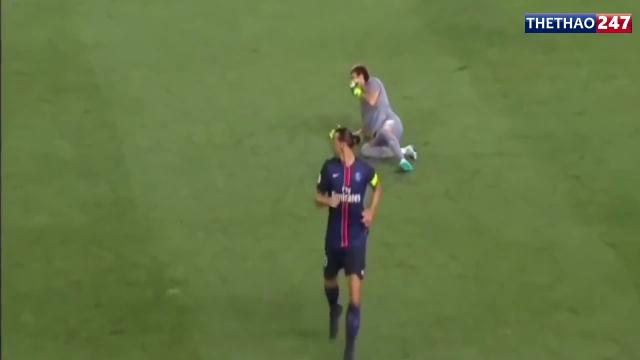 VIDEO: Ibrahimovic khiến thủ môn đối phương đổ máu vì lao ra như Neuer