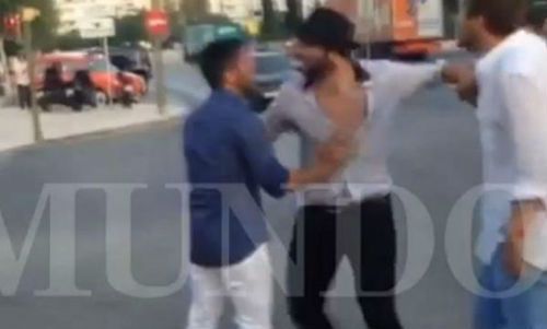 VIDEO: Say xỉn, Higuain dọa tẩn nhau với CĐV trên đường phố