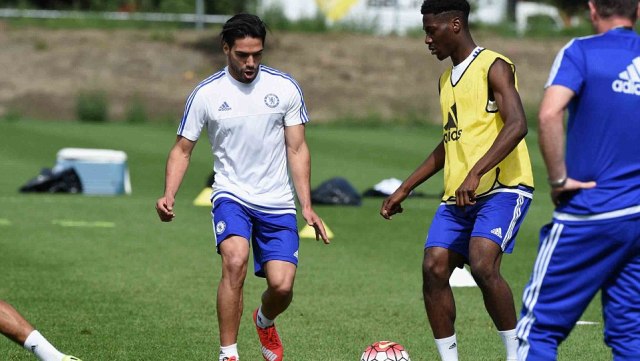 VIDEO: Falcao tích cực tập luyện cùng đồng đội mới tại Chelsea