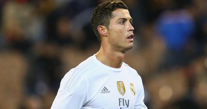 Lộ diện tiền đạo 'bí mật' MU đang theo đuổi: Bom tấn Ronaldo