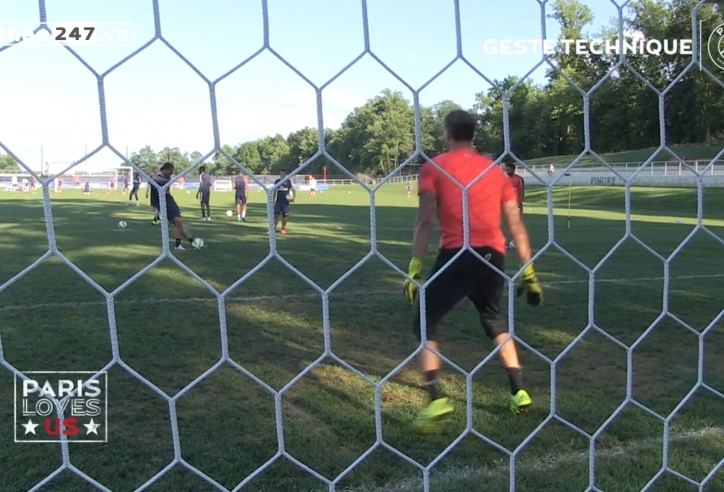 VIDEO: Ibrahimovic trổ tài đá penalty theo phong cách panenka và rabona