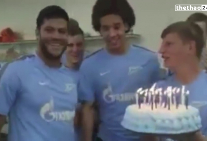 VIDEO: Khi 'người khổng lồ xanh' thổi nến sinh nhật