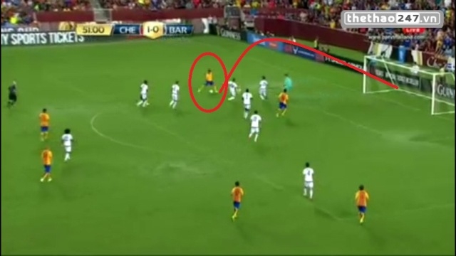 VIDEO: Suarez gỡ hòa cho Barca bằng cú lốp bóng kỹ thuật